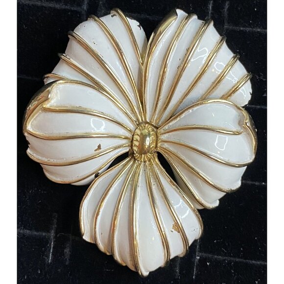 Vintage Trifari Gold-Tone & White Pansy Flower Brooch Pin 2" - Picture 3 of 4